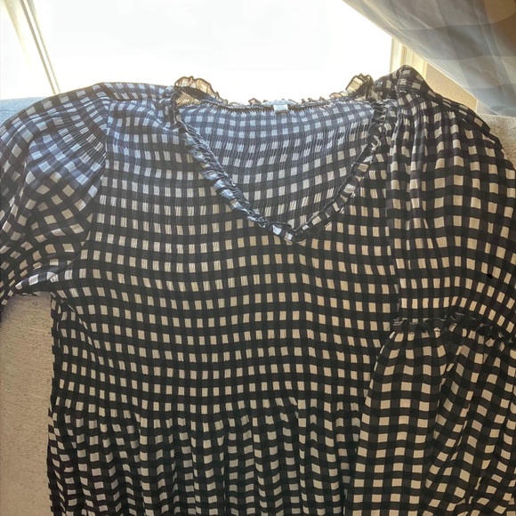 Black and White Spense Top - Picture 2 of 5